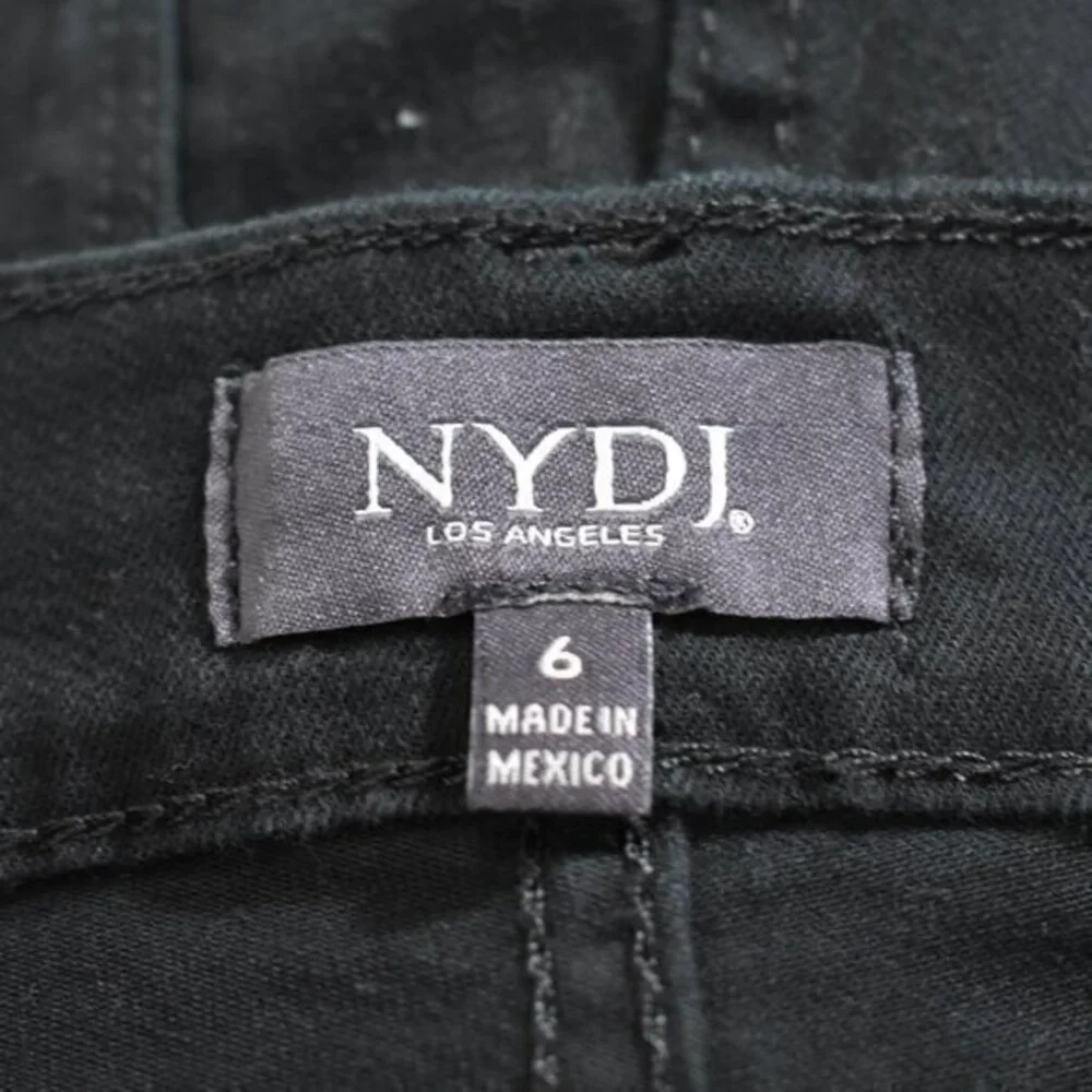 NYDJ Alina Cropped Capri Pant Size 6 Color Black Gently Used Condition - Picture 3 of 5